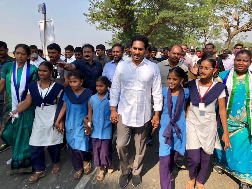 Students pour out their woes before YS Jagan | YSR Congress Party