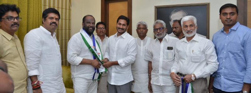 Image result for Killi Kruparani,Dadi Veerabhadra Rao  with Jagan