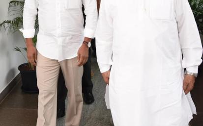 AP CM YS Jagan meets Governor Sri  Biswa Bhushan Harichandan Gaaru  - YSRCongress