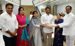 YS Jagan meets KCR at Pragathi Bhavan Photo Gallery - YSRCongress